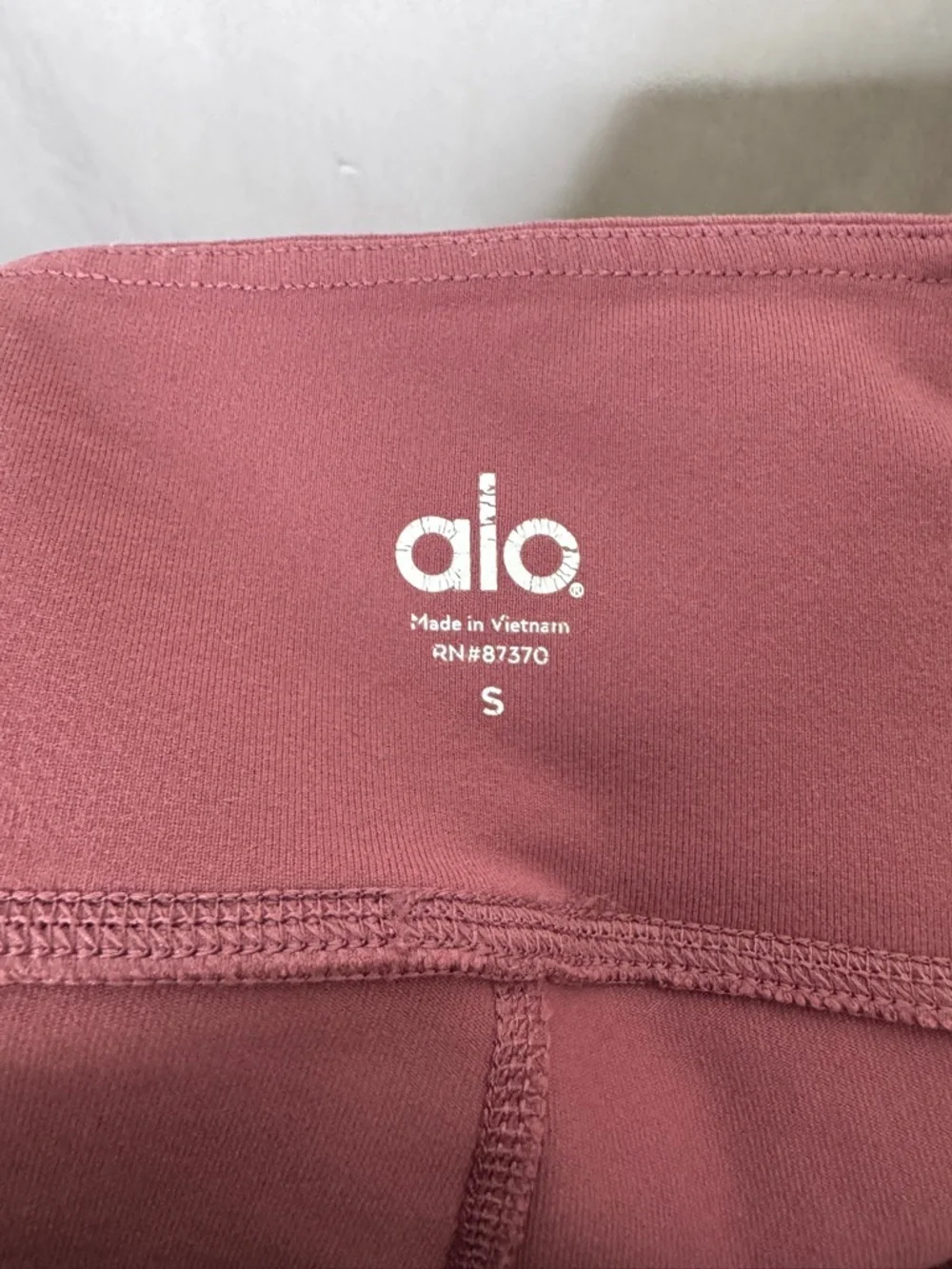 ALO / Vitality mesh panel full length athletic leggings in Grenache pink / S